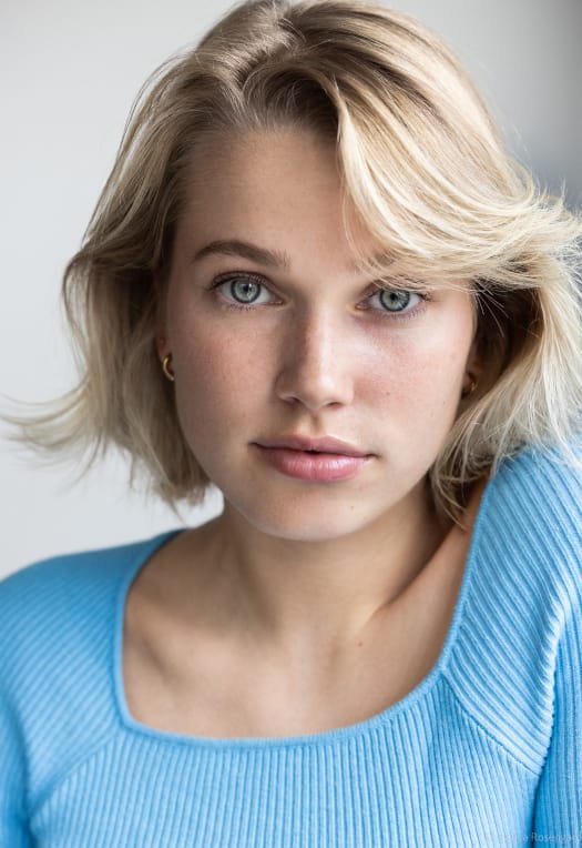 Thea Sofie Loch Næss – Zyvera feature